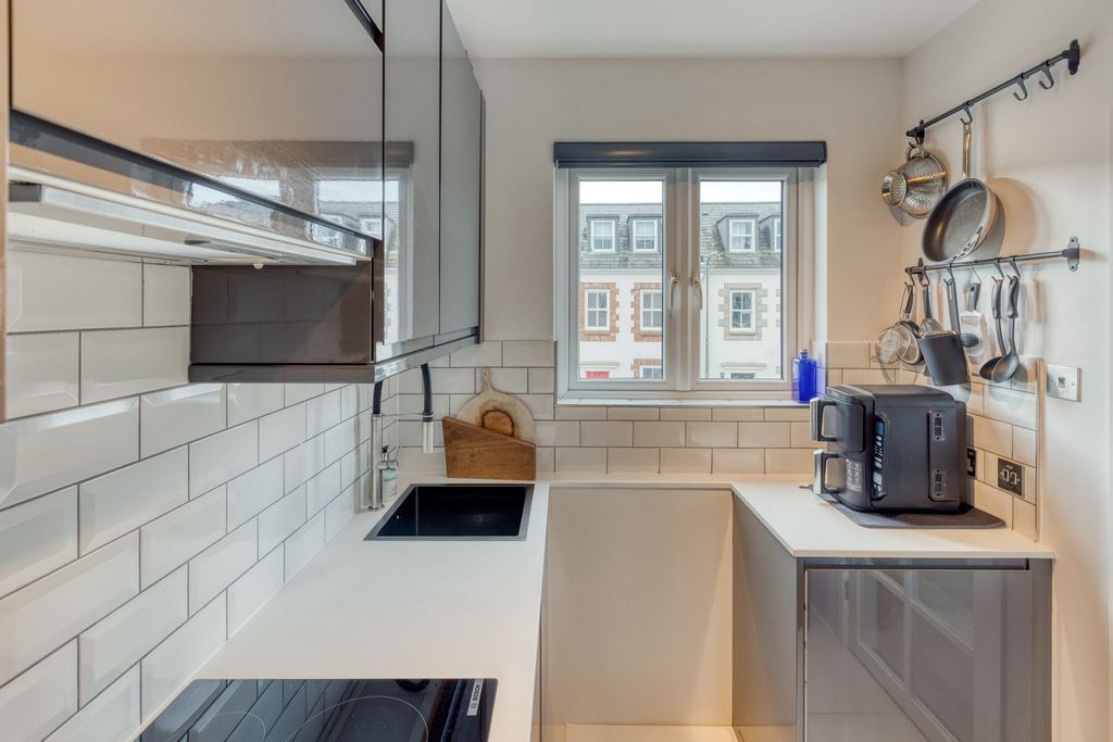 Additional image 13 of 2 bed flat for sale2 Windmark, Byron Lane, St Helier JE2