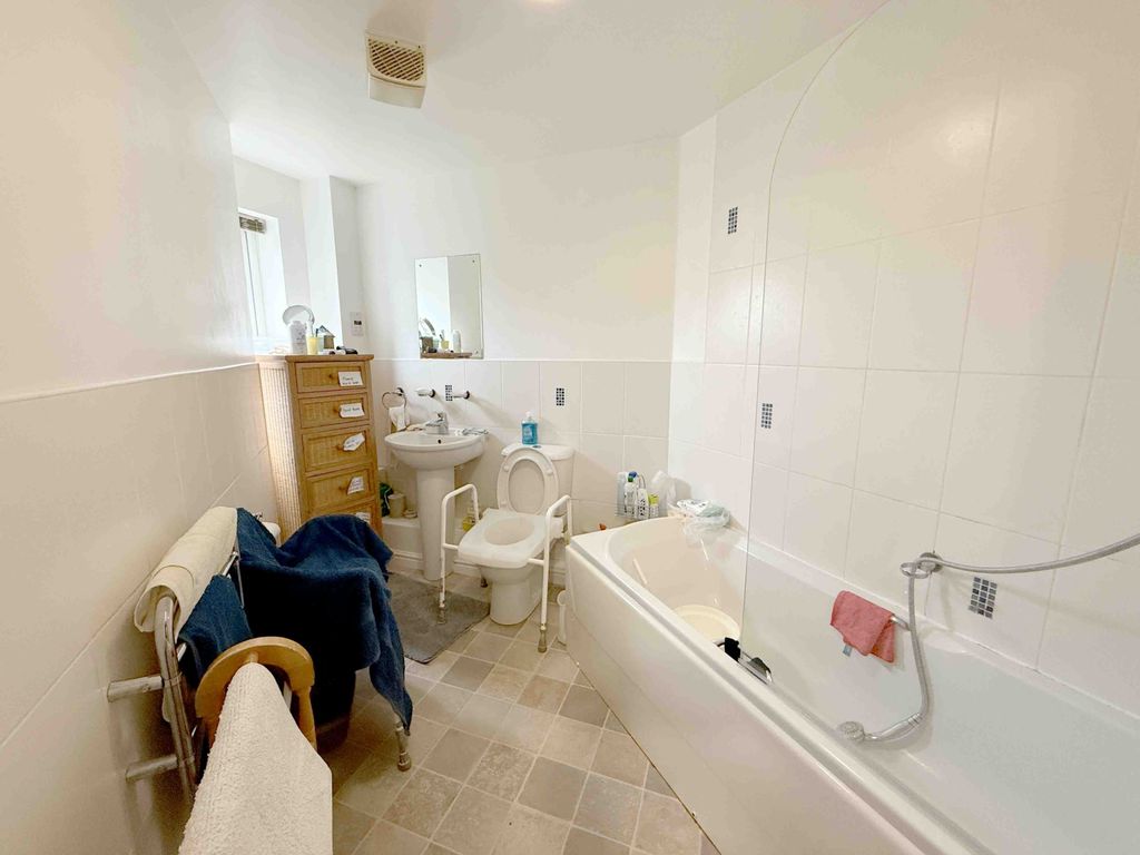 Additional image 8 of 2 bed flat for saleVillage Drive, Gorseinon SA4