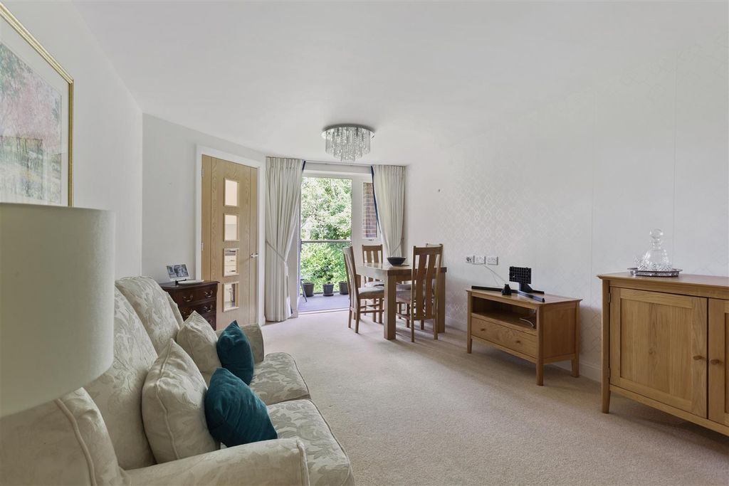 2 bed flat for saleAusten Place, Lower Turk Street, Alton GU34