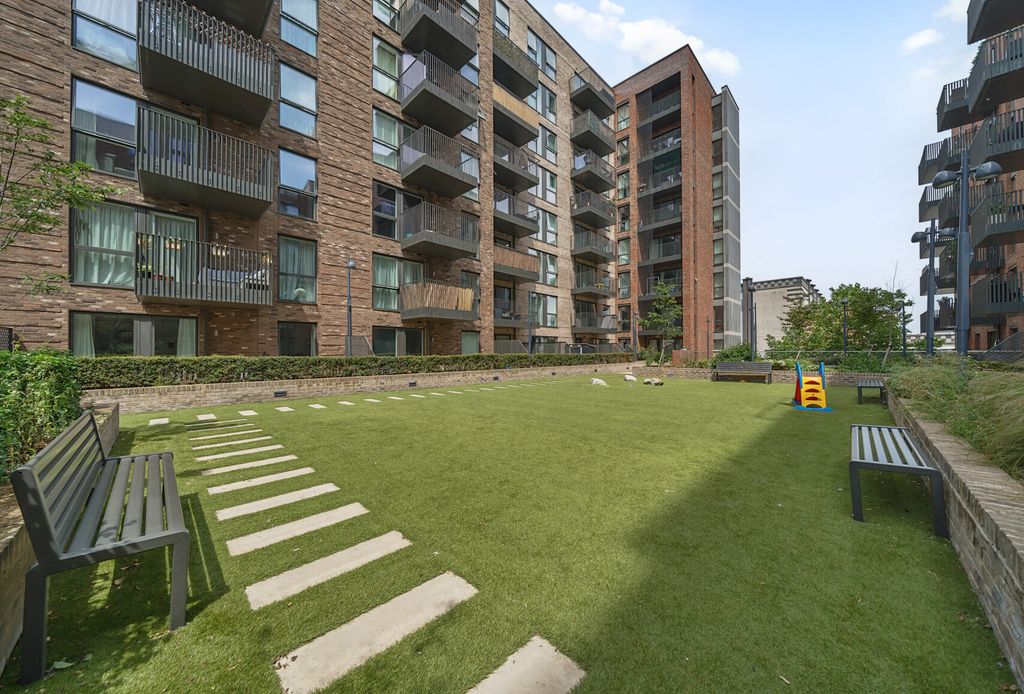Additional image 10 of 2 bed flat for saleRegal Walk, Bexleyheath DA6
