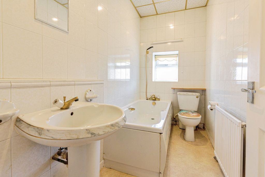 Additional image 15 of 3 bed flat for saleNorth Promenade, Lytham St. Annes, Lancashire FY8