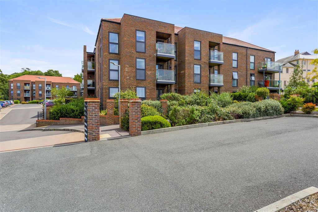 Additional image 4 of 2 bed flat for saleAusten Place, Lower Turk Street, Alton GU34