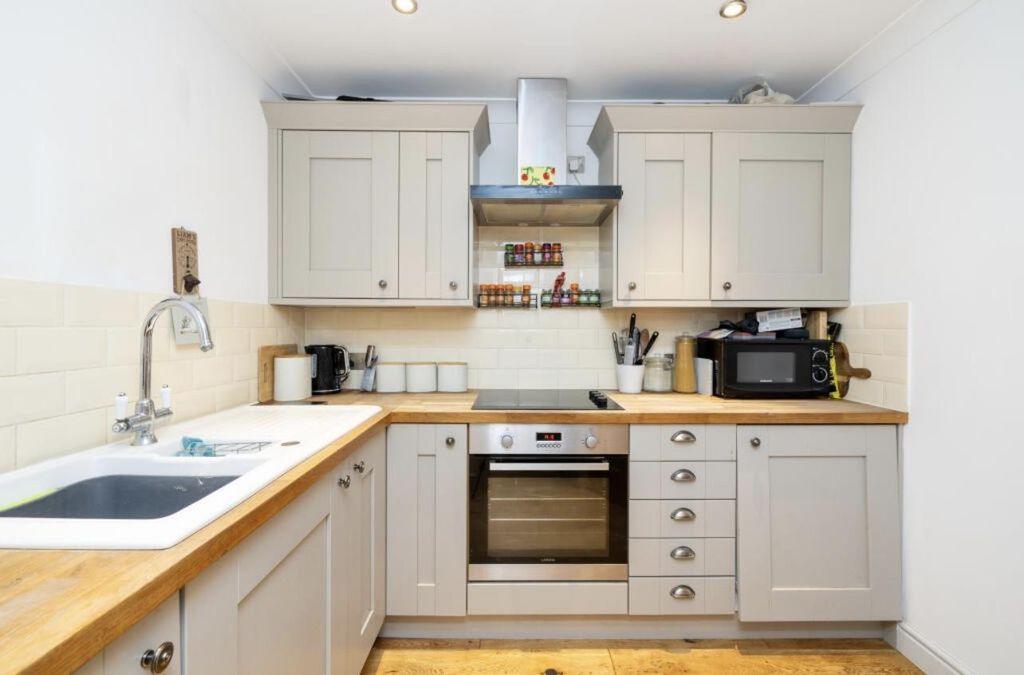 Additional image 3 of 1 bed flat for saleFlat 6, 26 Horse Fair, Banbury OX16