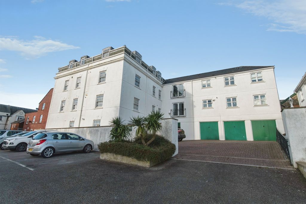 2 bed flat for saleWest Street, Axminster EX13
