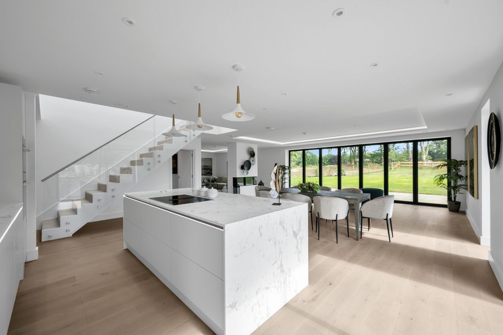 4 bed detached house for saleWatson Lodge Courtlands Park, Banstead SM7