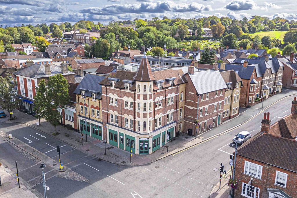 2 bed flat for saleKings Road, Berkhamsted, Hertfordshire HP4