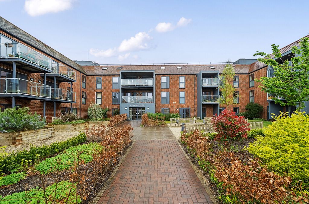 1 bed flat for saleThe Dean, Alresford, Hampshire SO24