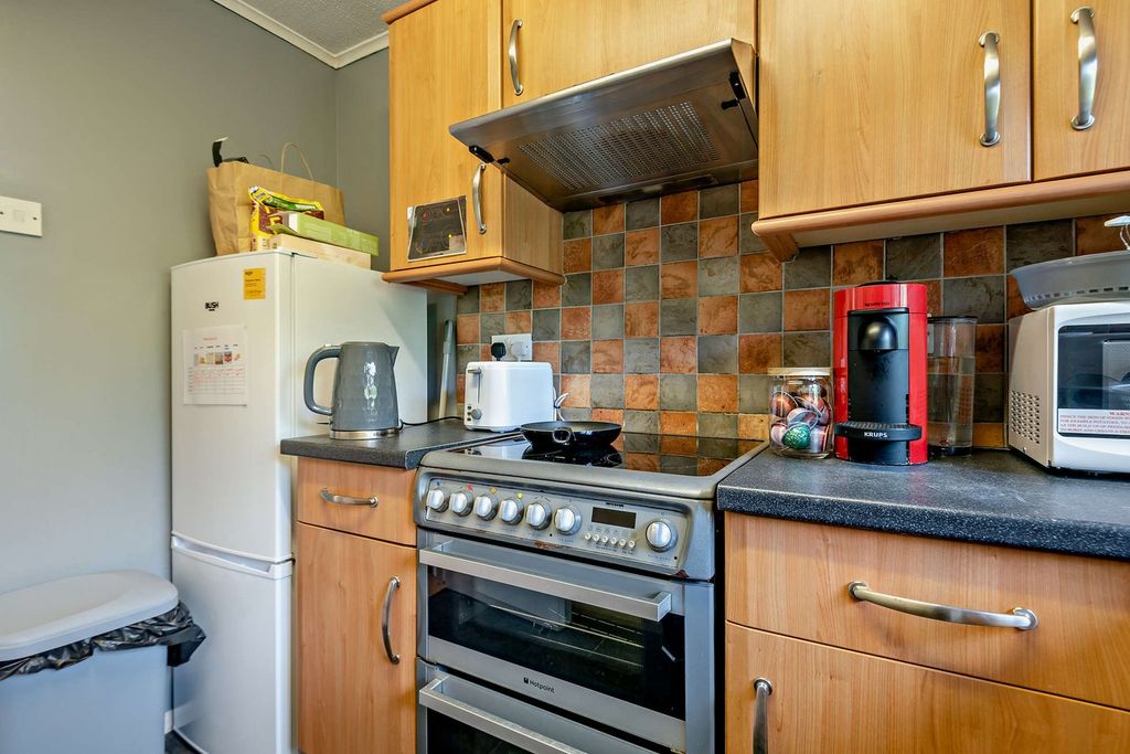 Additional image 8 of 1 bed flat for saleWillowmead Close, Woking GU21