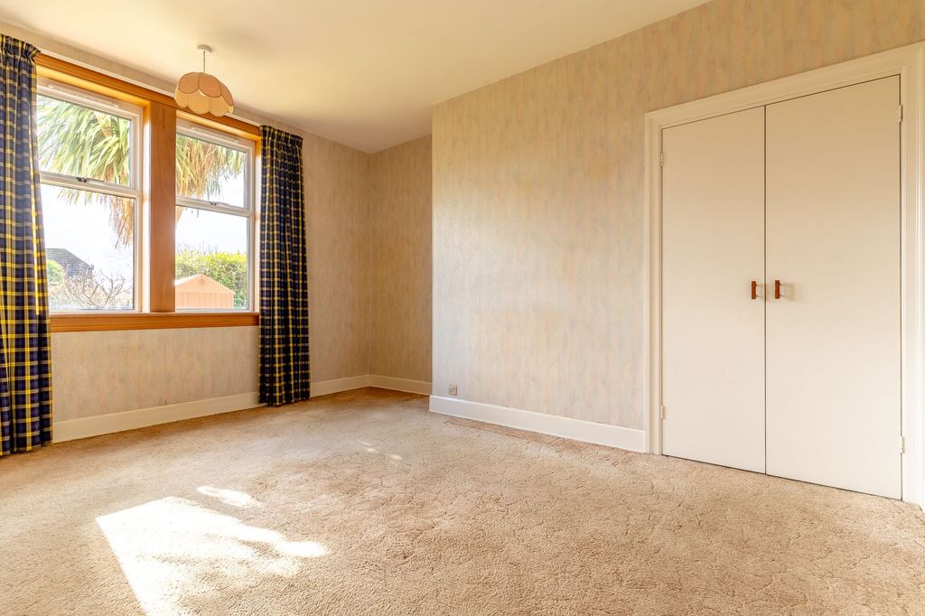 Additional image 5 of 3 bed flat for salePark Crescent, Edinburgh EH16