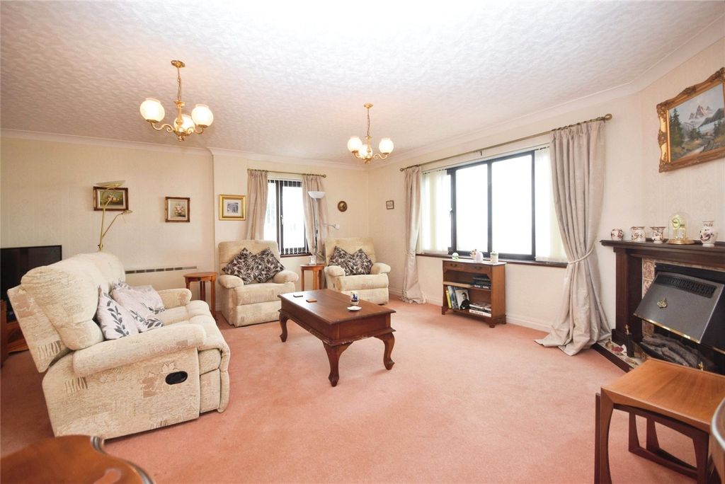 2 bed bungalow for saleStad Gwastadgoed Isaf, Llwyngwril, Gwynedd LL37 photo 2