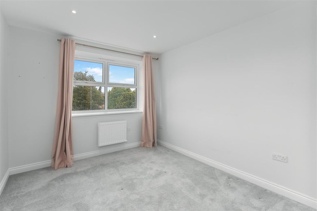 Additional image 5 of 2 bed flat for saleCrouch Street, Banbury OX16