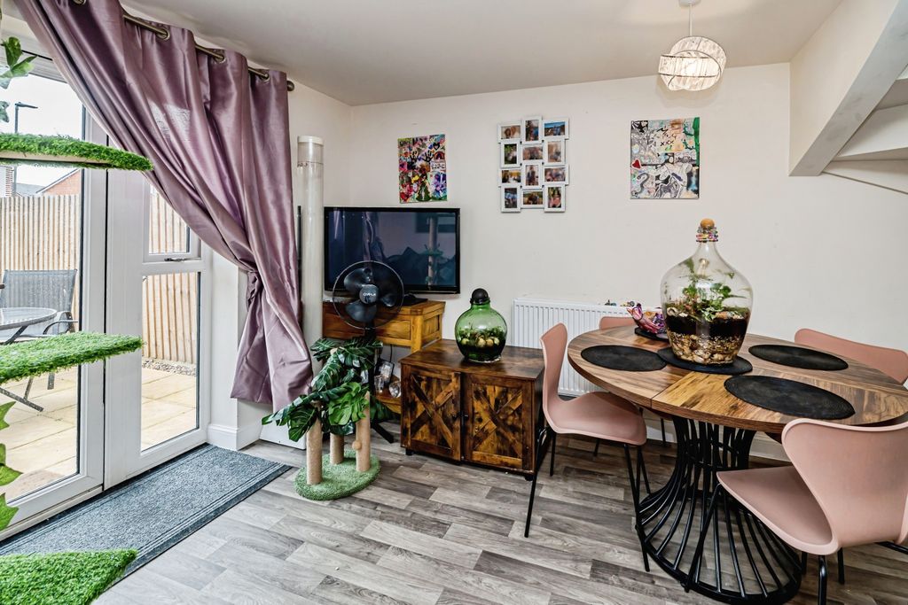 Additional image 4 of 4 bed town house for saleGrand Junction, Aylesbury HP22