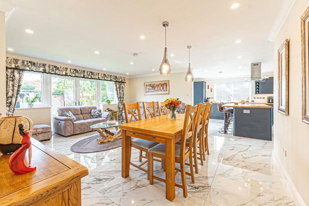Additional image 12 of 5 bed detached house for saleBarnett Way, Bierton, Aylesbury HP22