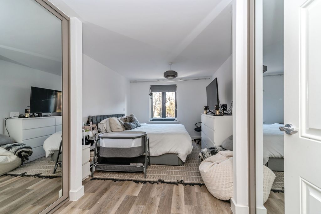 Additional image 10 of 2 bed flat for saleLinden Road, Bedford MK40