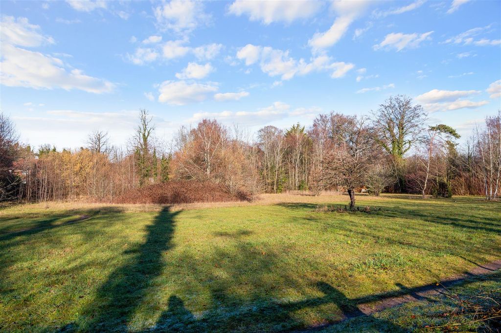 Additional image 3 of 2 bed flat for saleBasing Road, Banstead SM7