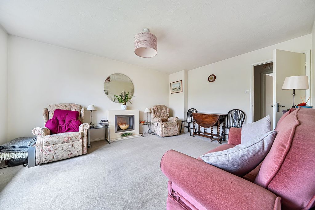 Additional image 8 of 2 bed flat for saleFarriers Close, Billingshurst RH14