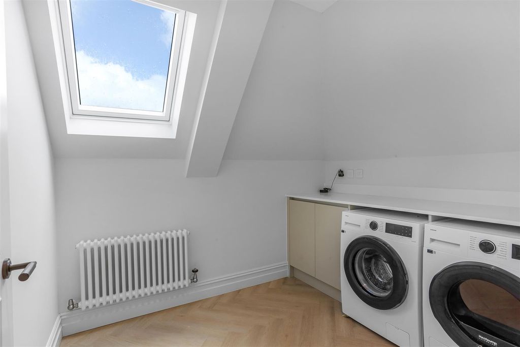 Additional image 35 of 5 bed detached house for saleGreen Curve, Banstead SM7