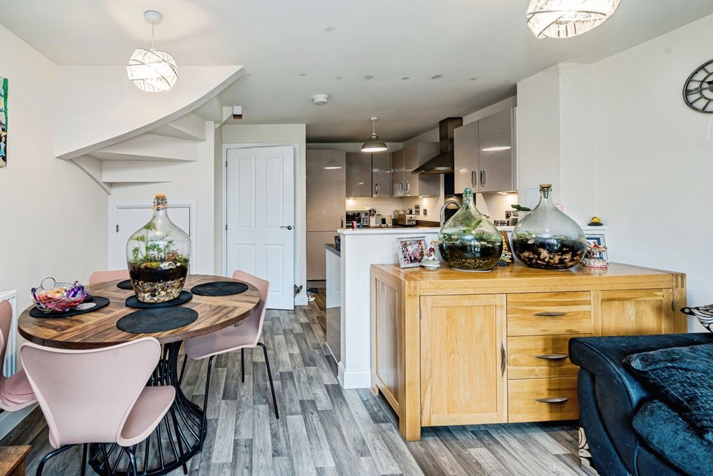 Additional image 5 of 4 bed town house for saleGrand Junction, Aylesbury HP22