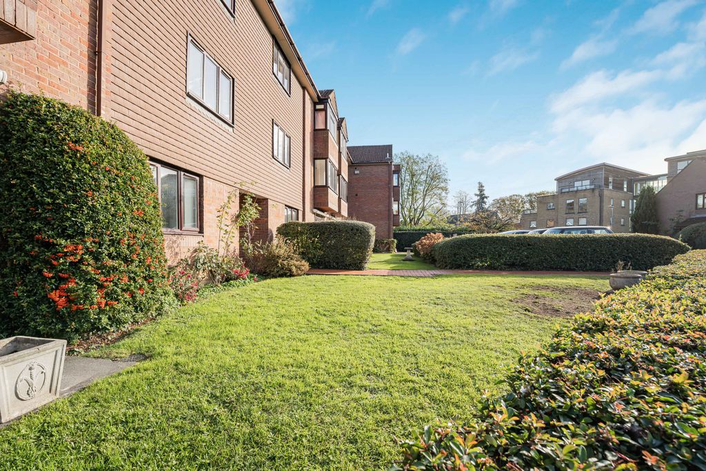 Additional image 9 of 2 bed flat for saleBroadwater, Berkhamsted HP4