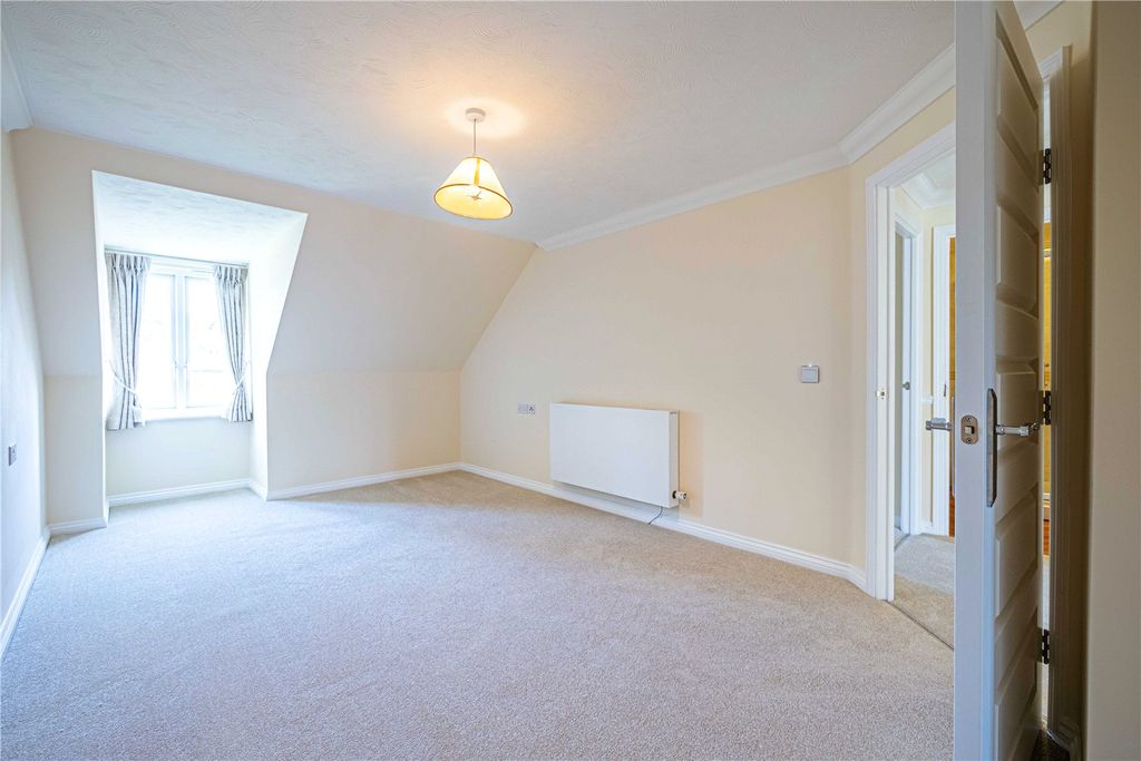Additional image 14 of 2 bed flat for saleHigh Street, Berkhamsted, Hertfordshire HP4