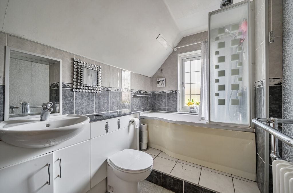 Additional image 13 of 4 bed detached house for saleBridge Road, Aldershot, Hampshire GU11