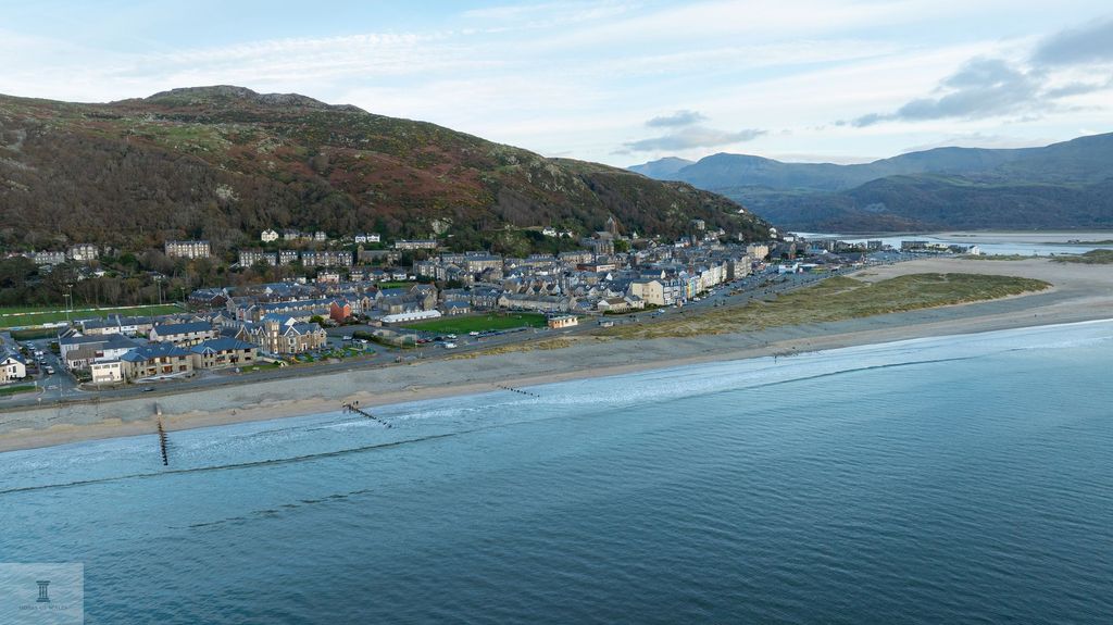 Additional image 2 of 1 bed property for saleHafan Y Traeth, Marine Parade, Barmouth LL42