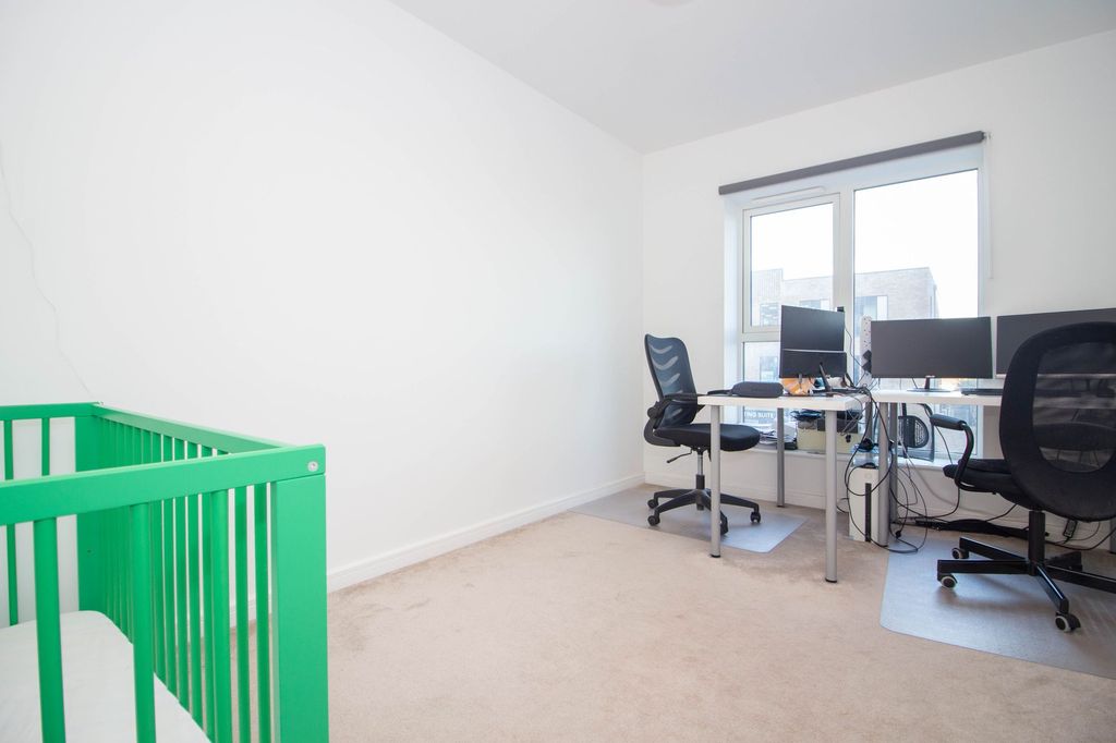 Additional image 8 of 2 bed flat for salePrestwick Road, South Oxhey, Watford WD19
