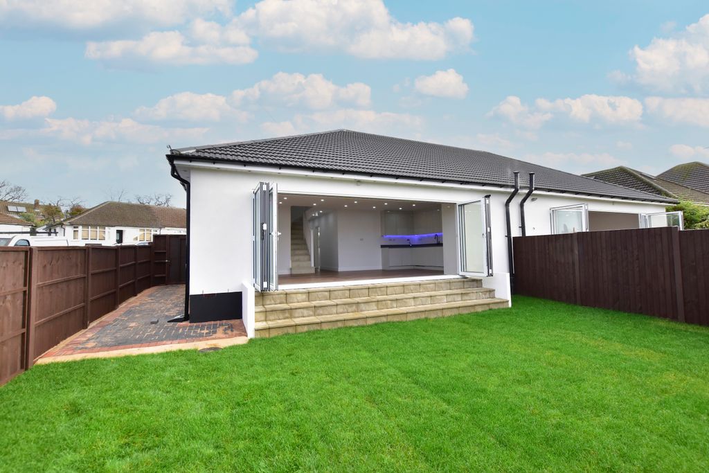Additional image 5 of 3 bed semi-detached bungalow for saleThe Courtway, Watford WD19