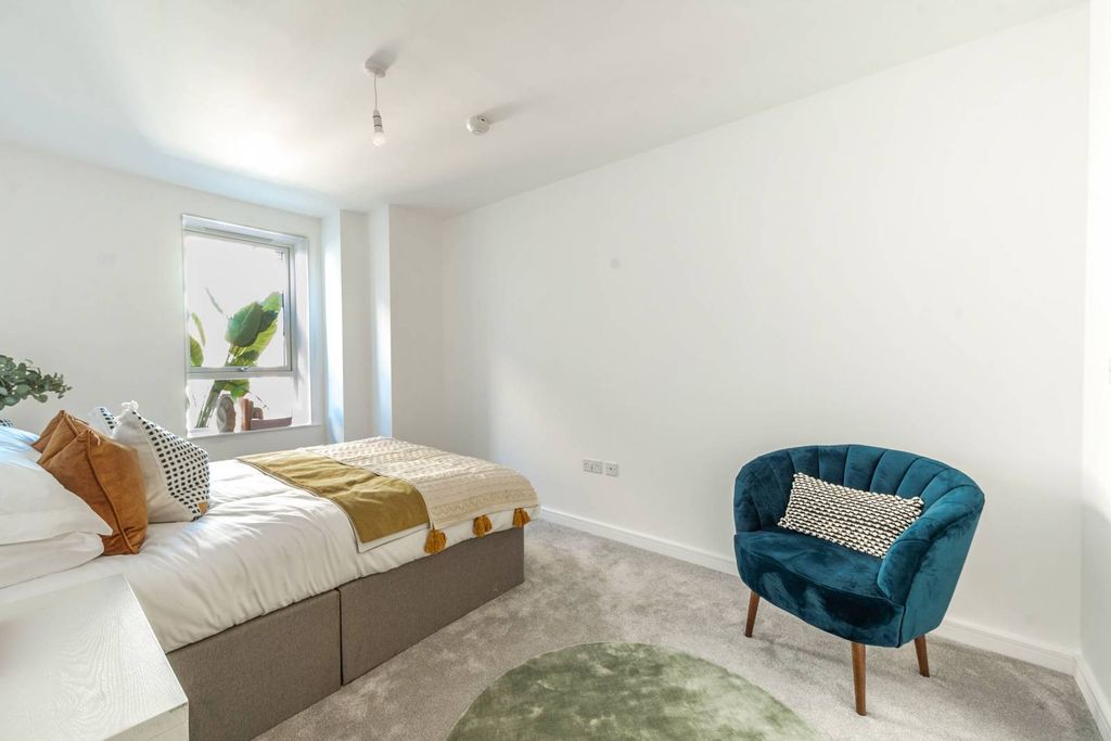Additional image 6 of 2 bed flat for saleSouth Oxhey Central, Watford WD19