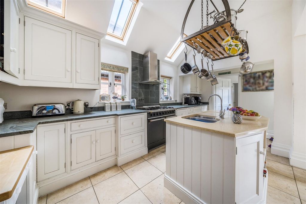Additional image 7 of 6 bed detached house for salePemberley Avenue, Bedford MK40