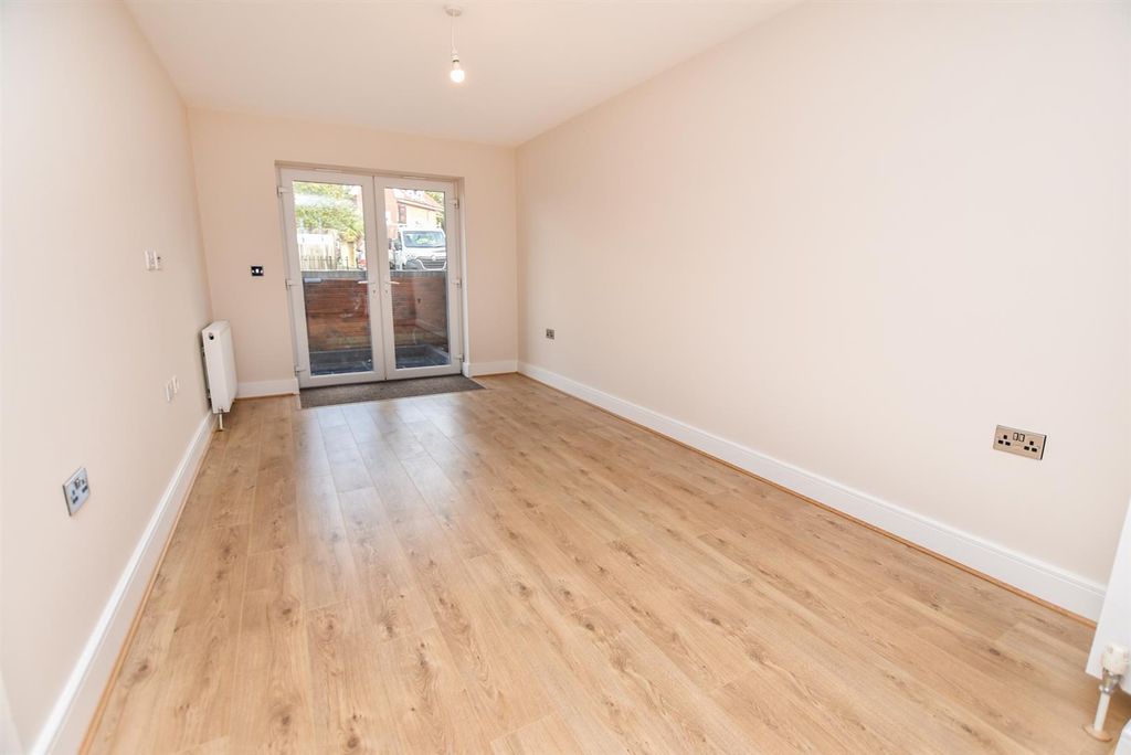 Additional image 9 of 2 bed flat for saleHigh Road, Benfleet SS7