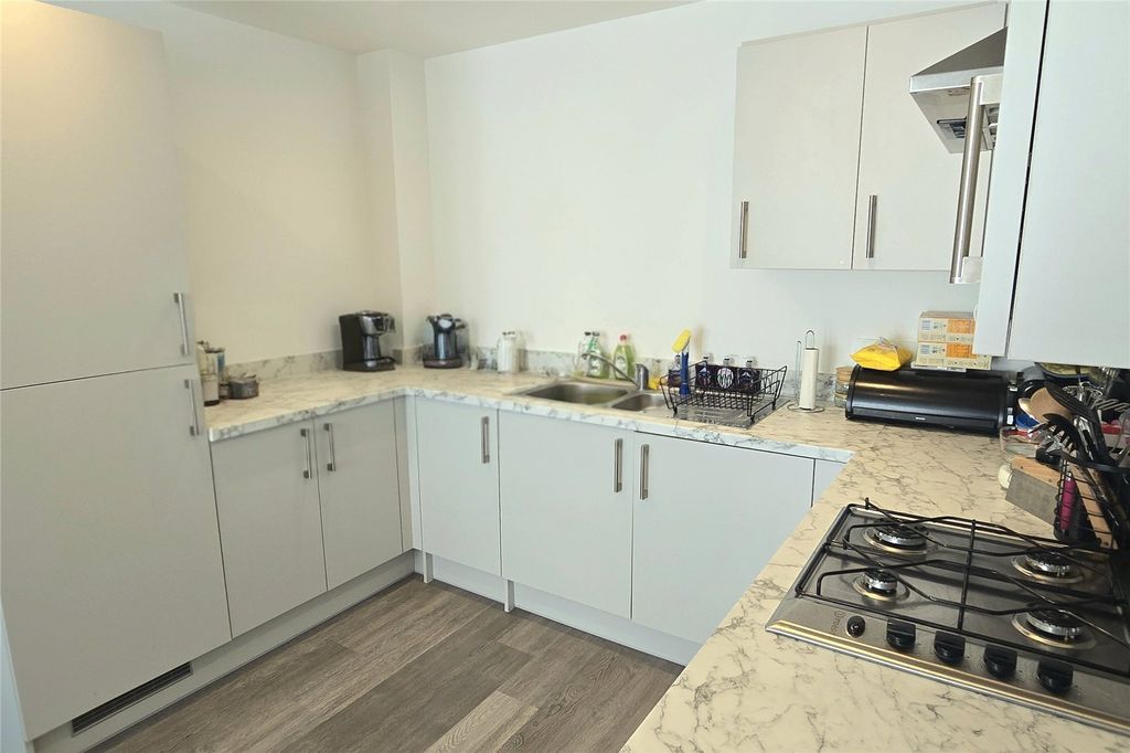 Additional image 5 of 1 bed flat for saleWoodside Close, Bagshot, Surrey GU19