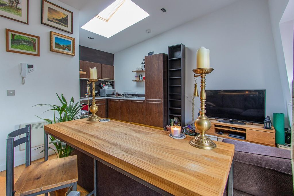 Additional image 4 of 2 bed flat for saleGwynt Mews, Cathedral Road, Pontcanna, Cardiff CF11