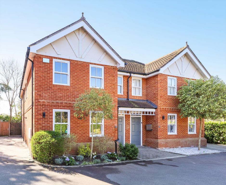 4 bed semi-detached house for saleHare Hill, Row Town, Surrey KT15