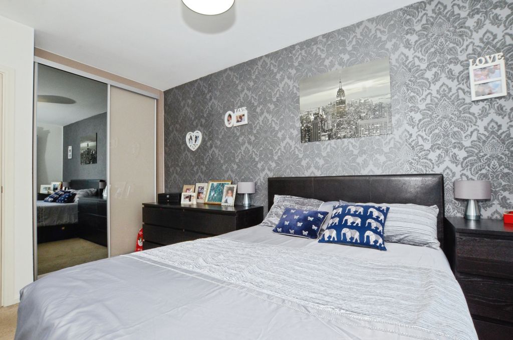 Additional image 7 of 2 bed flat for saleBucknall Place, Watford WD19