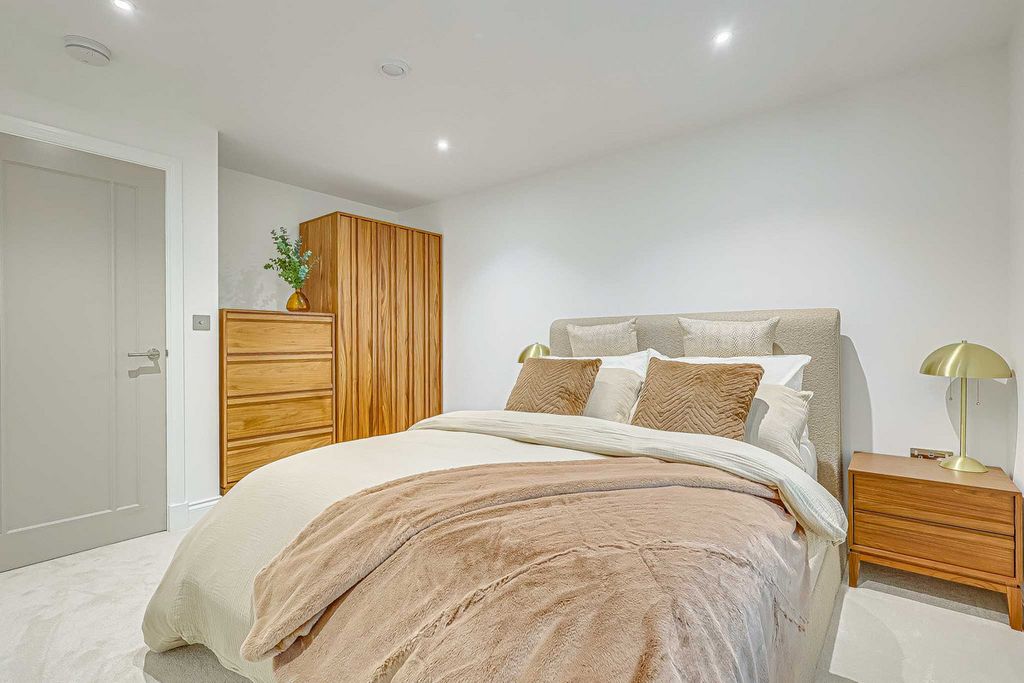 Additional image 18 of 2 bed flat for saleHall Crescent, Benfleet SS7