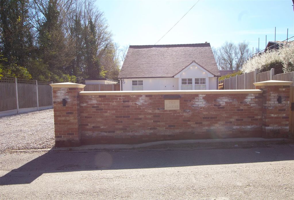 Additional image 3 of 4 bed detached house for saleBurnt Mills Road, Basildon SS13
