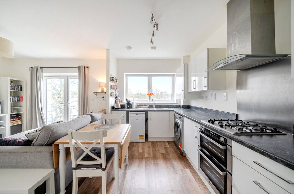 Additional image 6 of 1 bed flat for salePark View Court, Pelican Way, Letchworth Garden City SG6