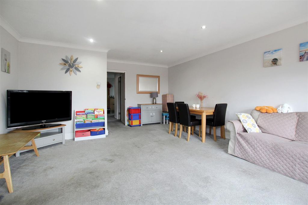 2 bed flat for saleParkhill Road, Bexley DA5 photo 5