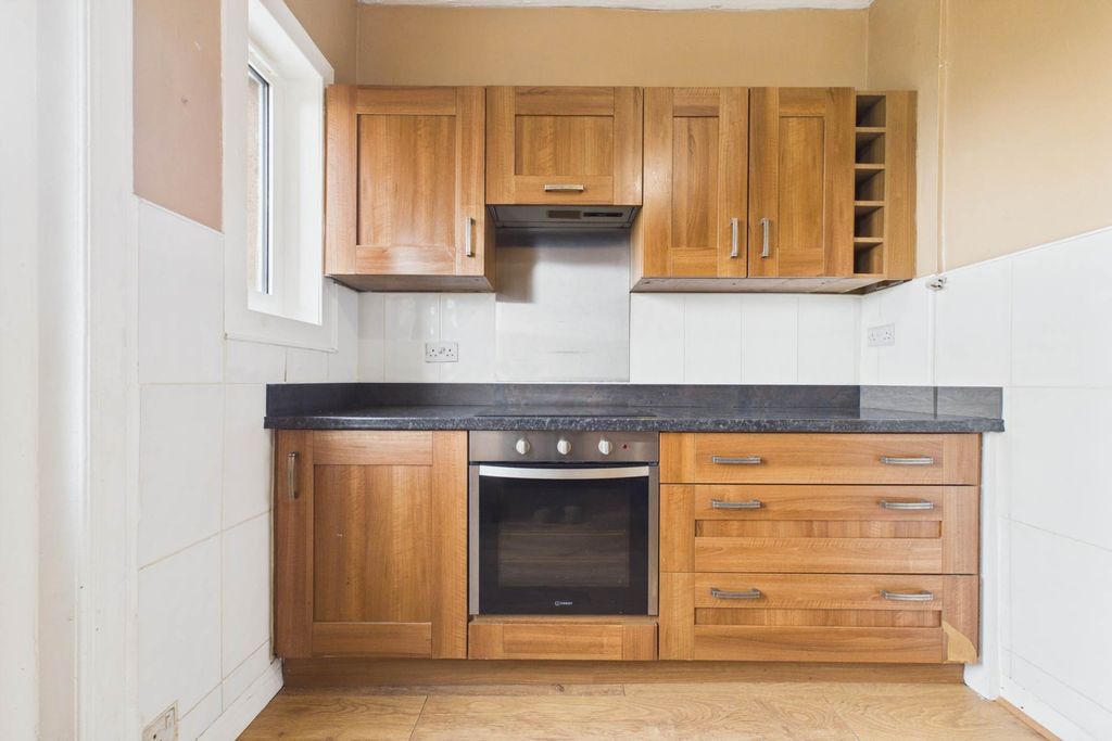 2 bed flat for saleLanark Road, Braidwood ML8 photo 5