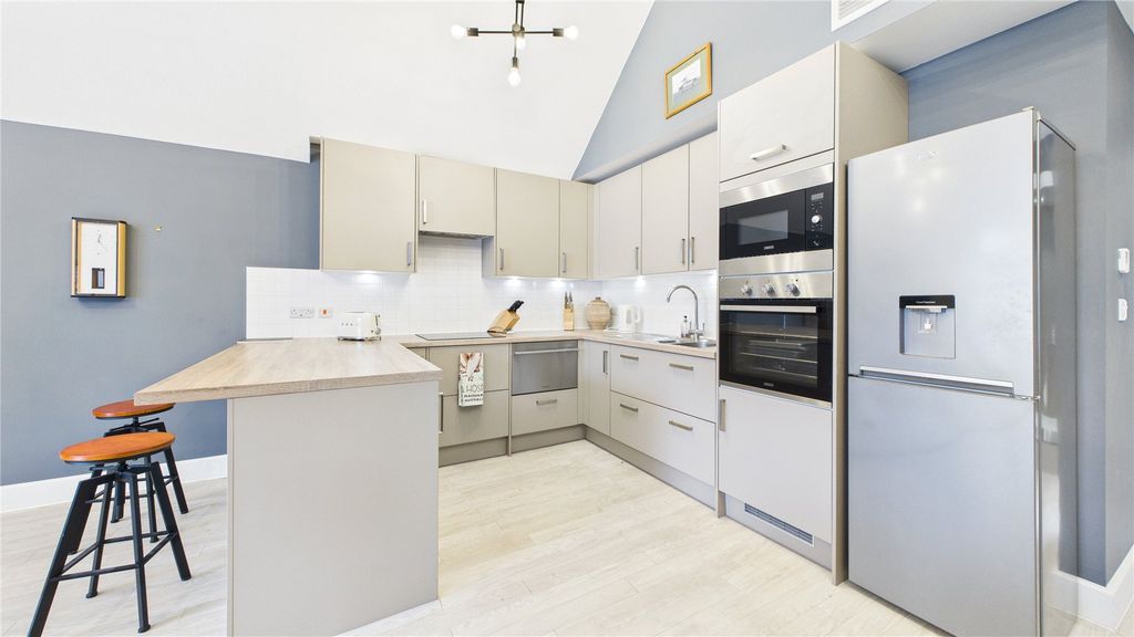 Additional image 4 of 1 bed flat for saleHorsell, Surrey GU21