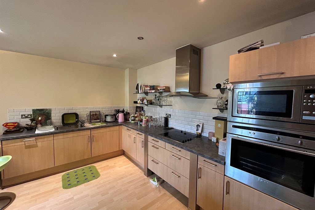 Additional image 4 of 2 bed flat for saleRoyles Square, South Street, Alderley Edge SK9
