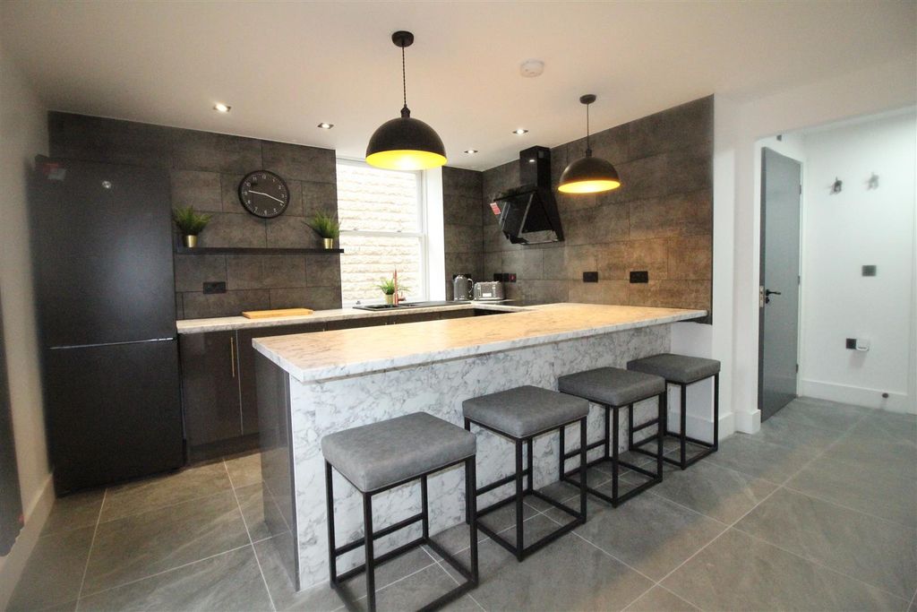 Studio for saleTextile Street, Dewsbury WF13