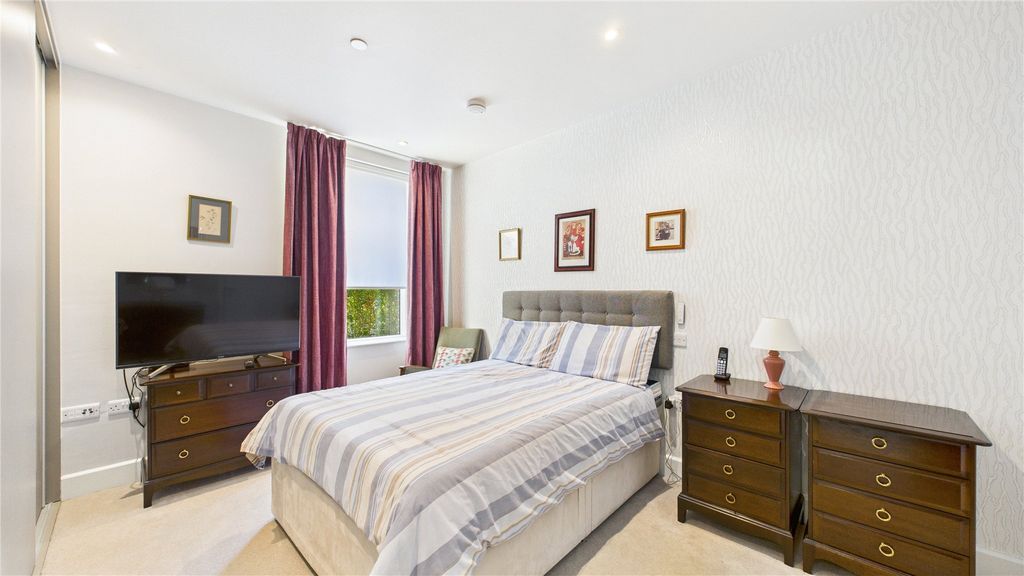 Additional image 7 of 2 bed flat for saleHorsell, Woking, Surrey GU21