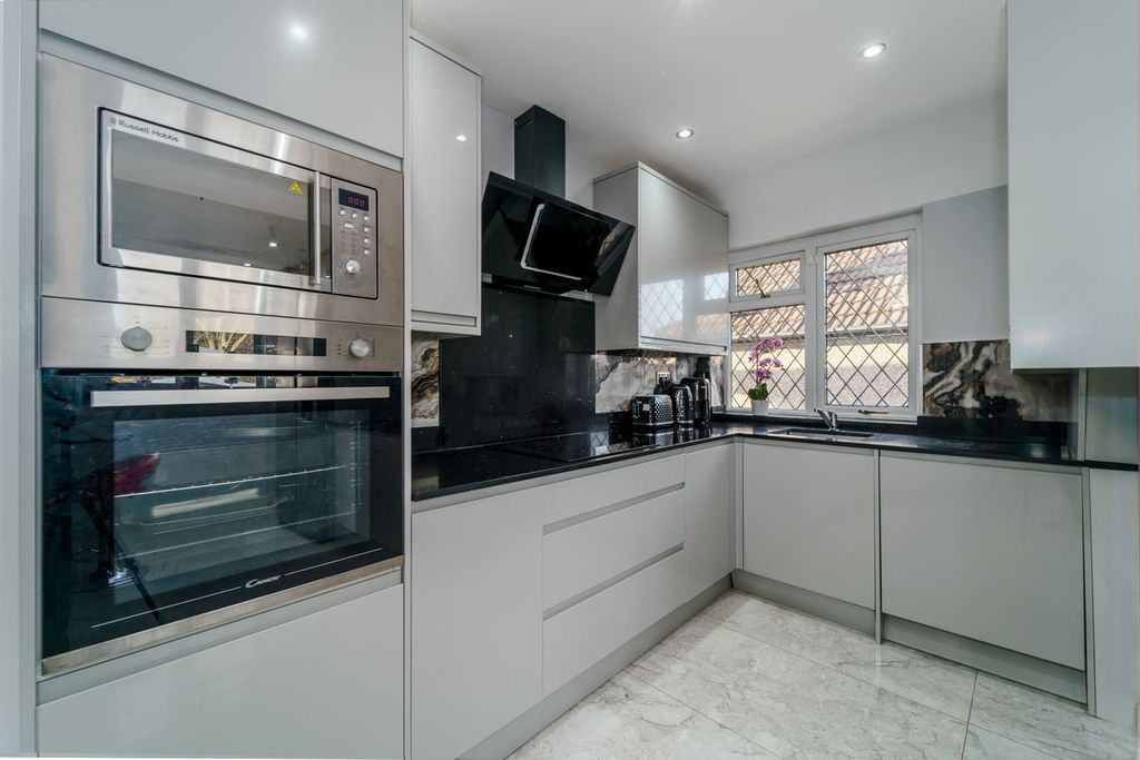 Additional image 6 of 3 bed semi-detached house for saleCompton Place, Watford WD19