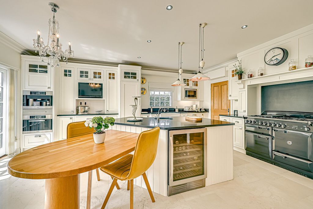Additional image 11 of 5 bed detached house for saleVicarage Heights, Benfleet SS7