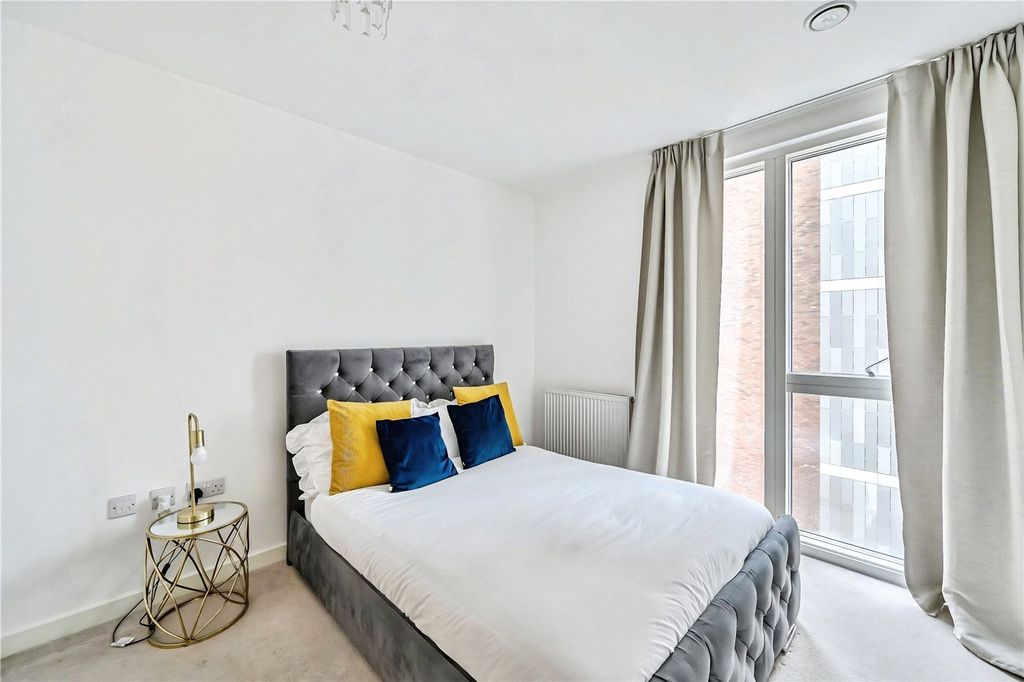 Additional image 2 of 3 bed flat for saleRegal Walk, Bexleyheath DA6