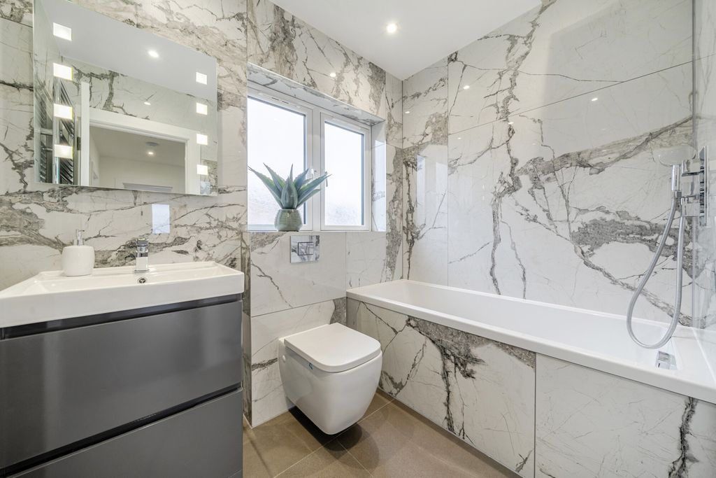 Additional image 12 of 5 bed semi-detached house for saleBrasted Close, Bexleyheath DA6