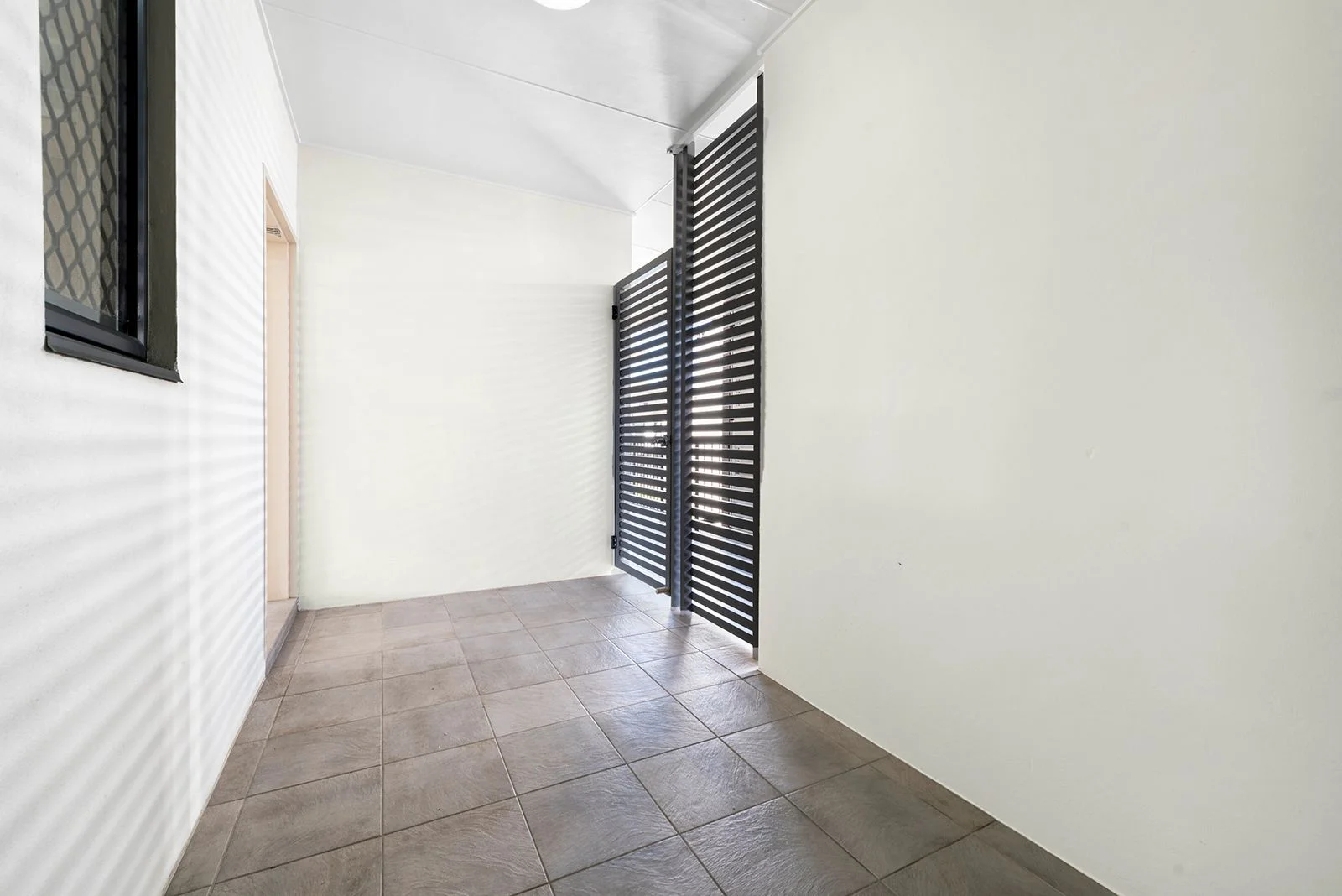 Additional image 8 of ID:21173128/38 Brougham Street, Fairfield QLD 4103