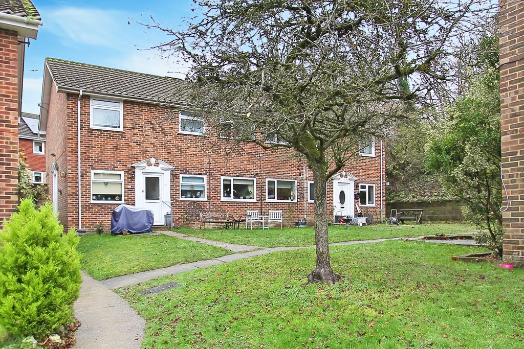 2 bed maisonette for saleNeville Close, Andover, Andover SP10